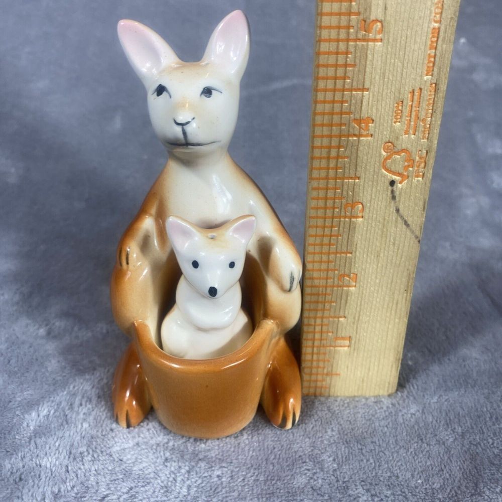 Vintage Ceramic Mom Kangaroo‎ & Baby Joey Salt Pepper Shaker Set Nesting Taiwan - Picture 8 of 9